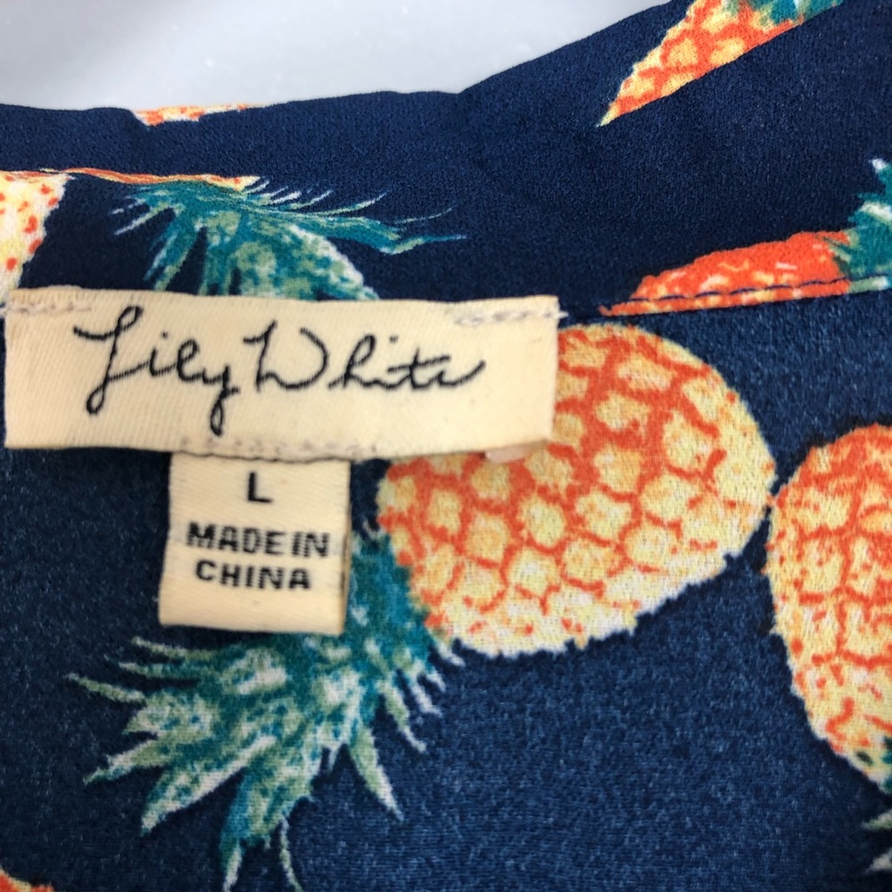 Women’s Pineapple Buttondown with navy background - Picture 6 of 8